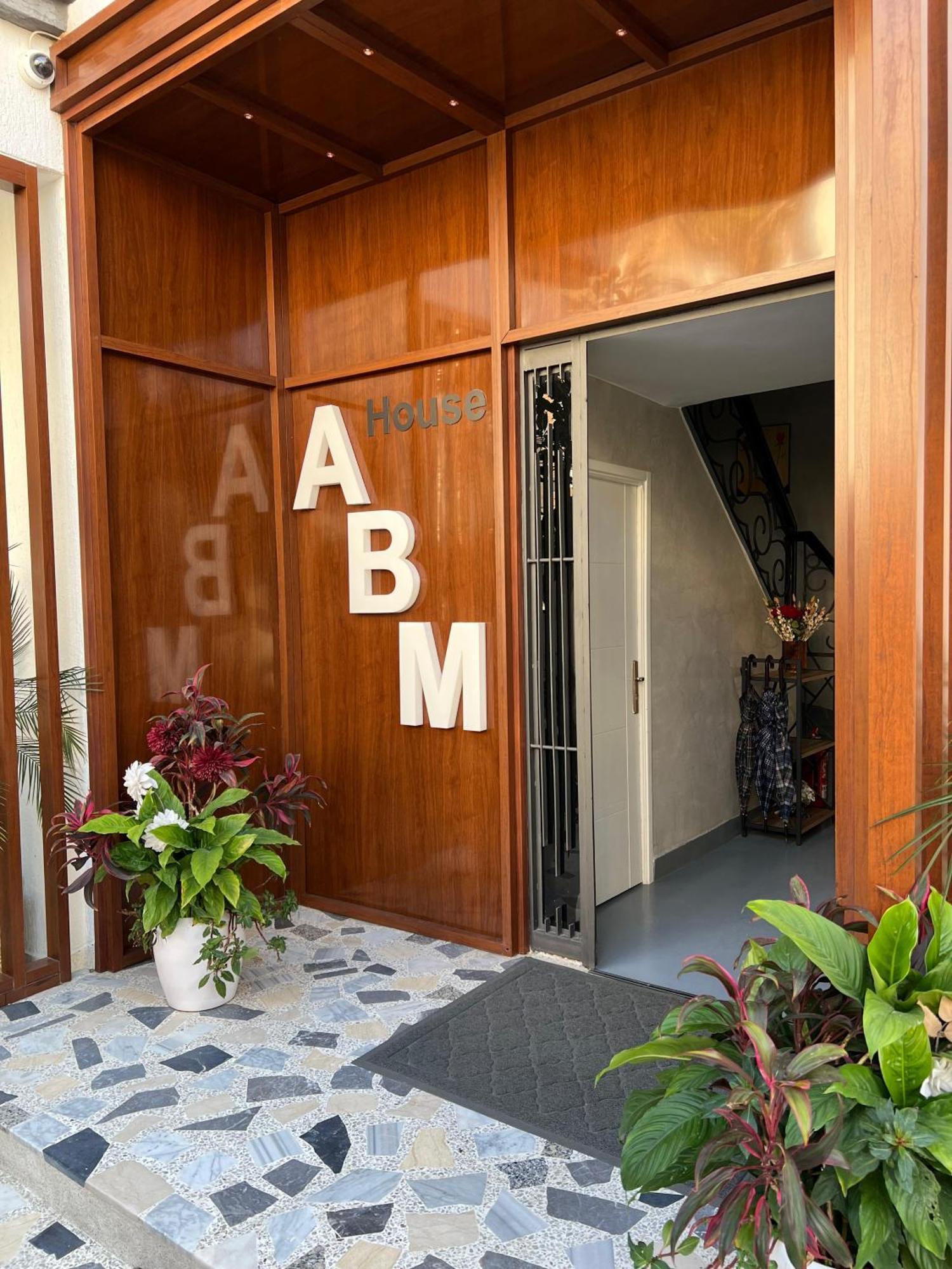 Abm House Appart hôtel *